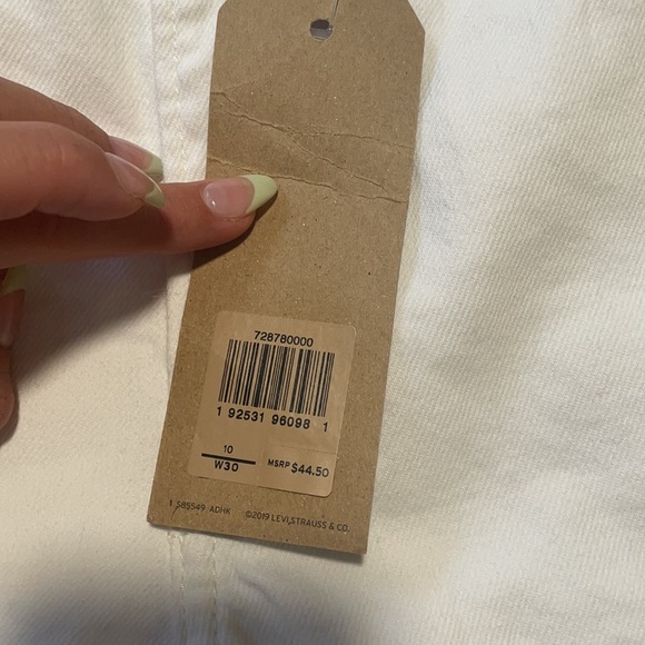 NWT Levi’s white high rise slim through hip shorts - Picture 6 of 16